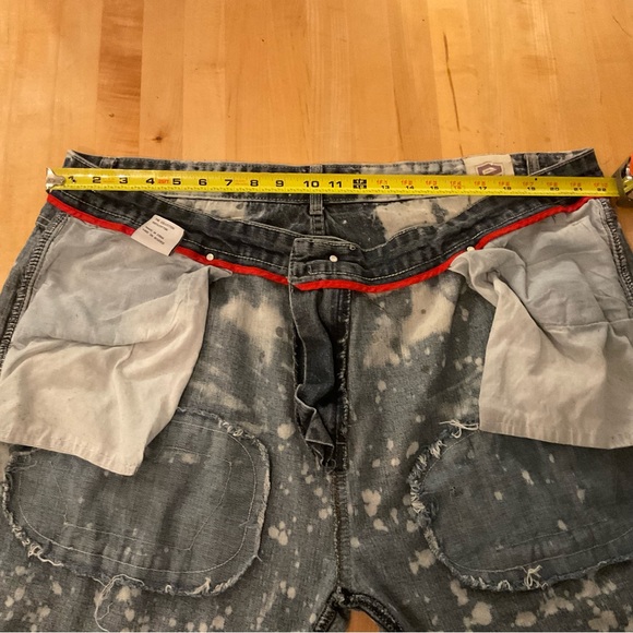 Encrypted Men’s 46 Distressed Denim Shorts Bleach Splatter - Picture 10 of 16